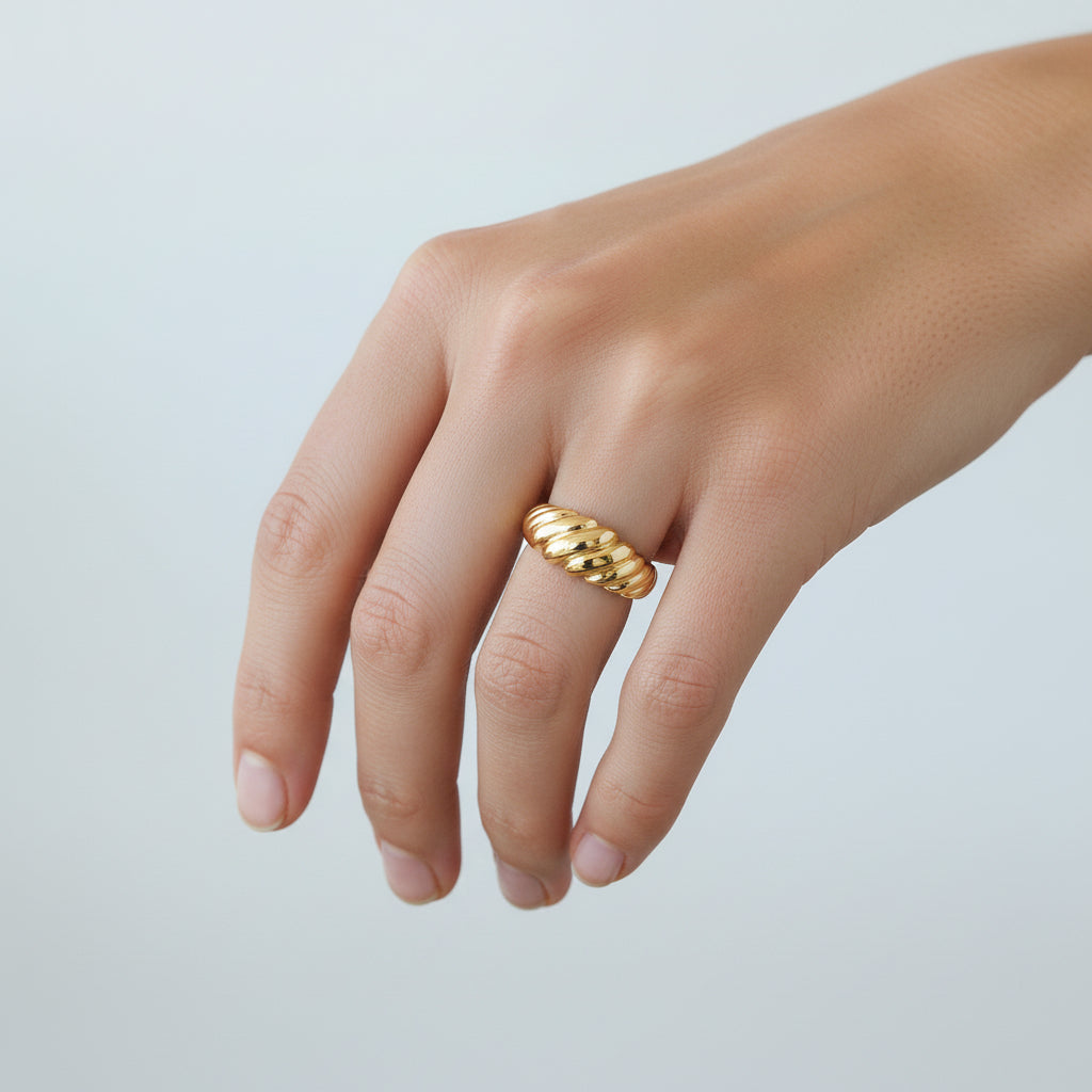 Ribbed Croissant Ring